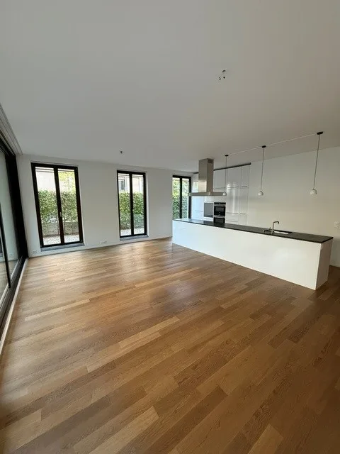 Appartement de jardin moderne avec espace extérieur spacieux dans un quartier calme – photo 2 sur 13