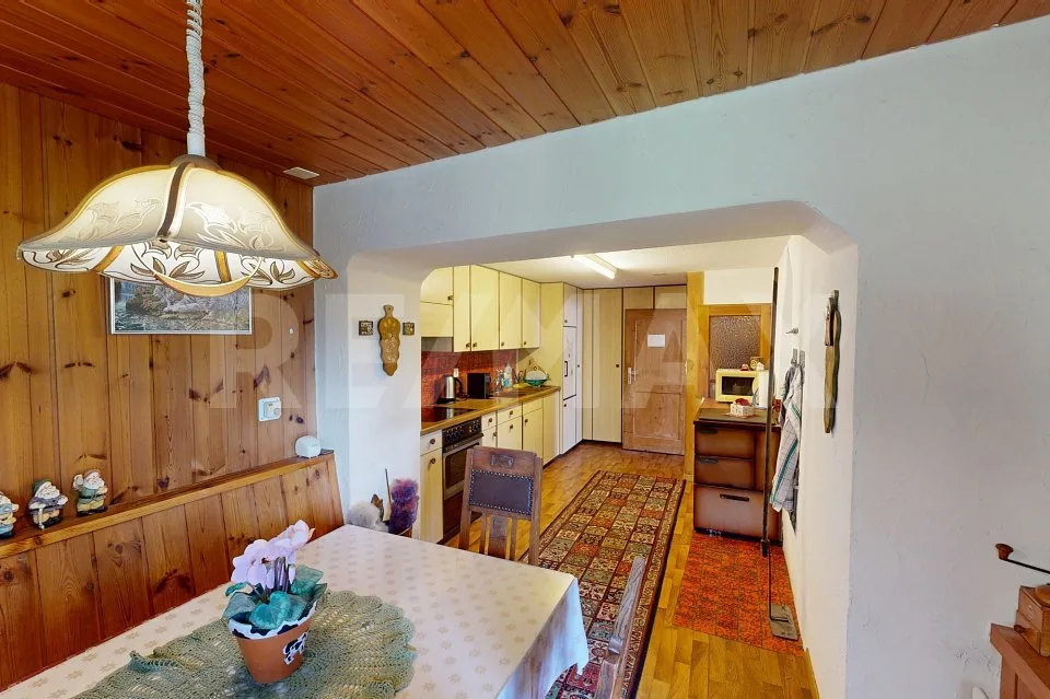 Casa unifamiliare con garage e estensione di fattoria – foto 3 di 11