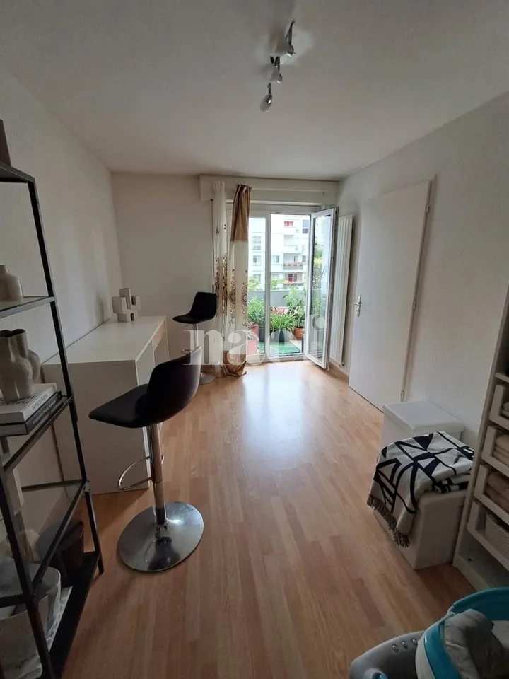 Four-room apartment with balcony