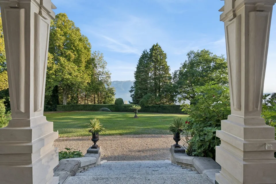 Lavaux : villa iconique, vue Léman et Alpes, domaine de près de 1.6 ha – photo 9 sur 13