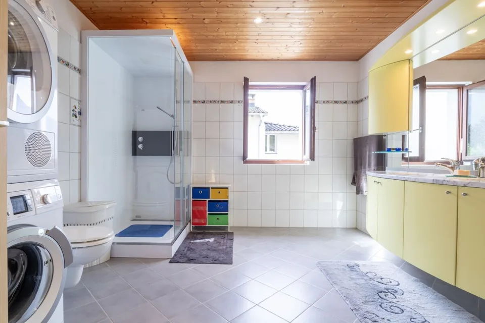 CUGNASCO - Mehrfamilienhaus mit großen Wohnflächen – Foto 6 von 13
