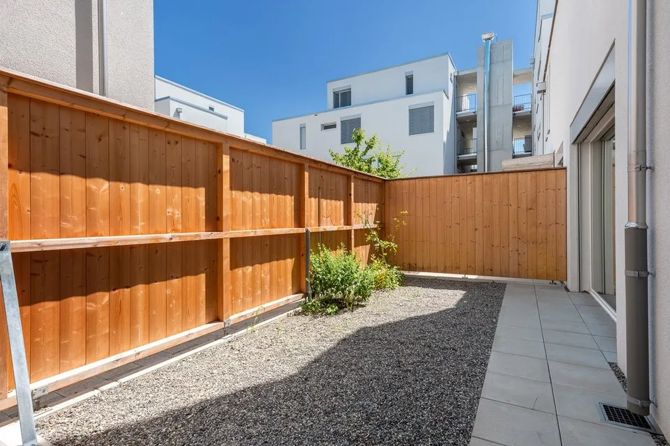 Ampio appartamento con due aree di giardino