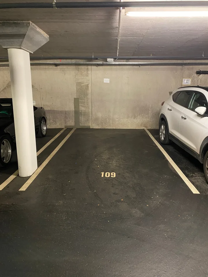Covered parking possibility – photo 2 of 2