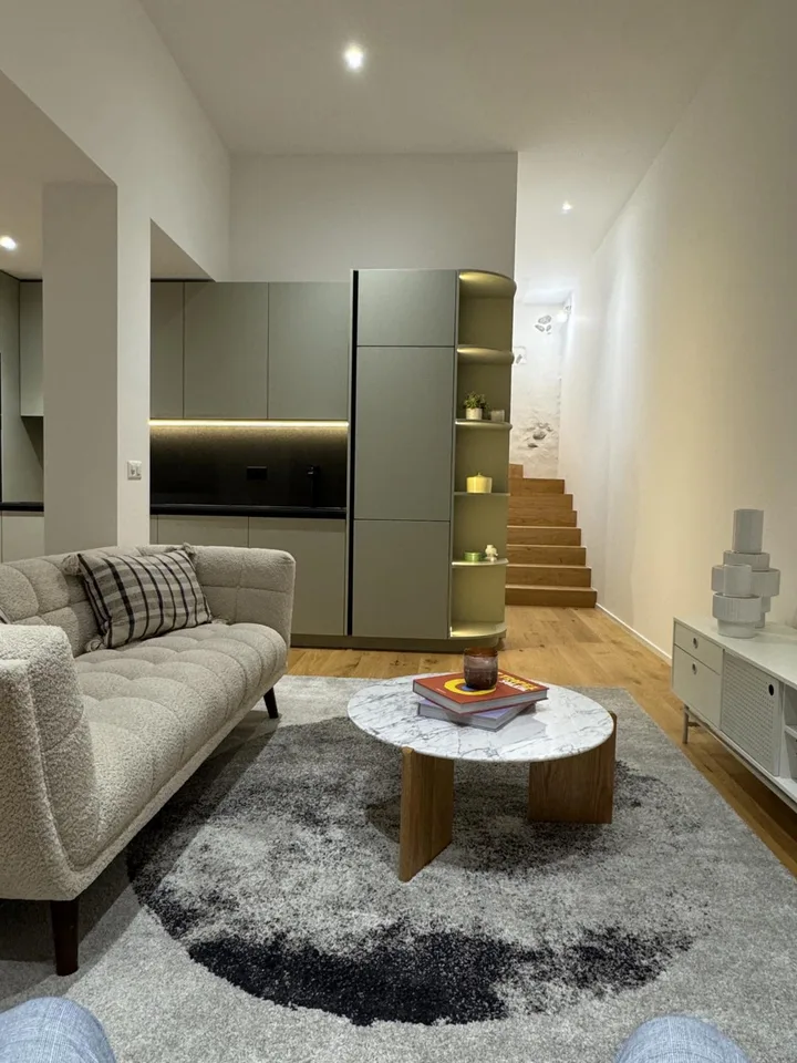 Maison triplex d'exception entièrement rénové de 5,5 pièces - – photo 4 sur 8