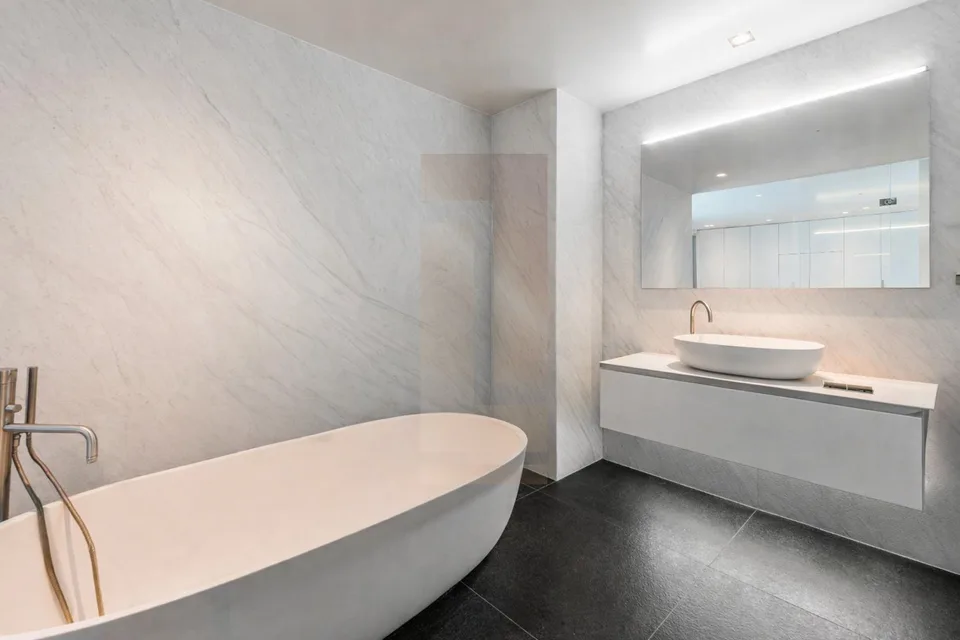 Élégant duplex contemporain avec double hauteur et services hôteliers – photo 16 sur 19