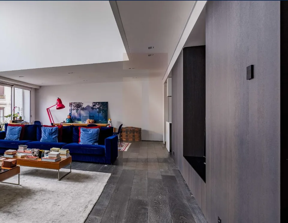 Élégant duplex contemporain avec double hauteur et services hôteliers – photo 13 sur 19