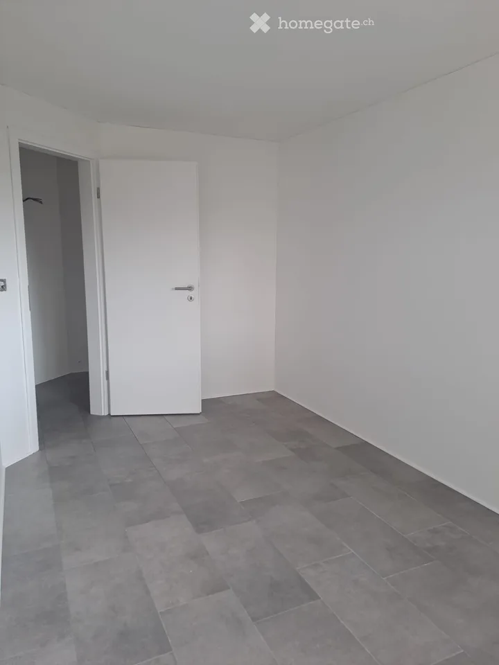 Renovierte Wohnung mit Wintergarten und privatem Garten