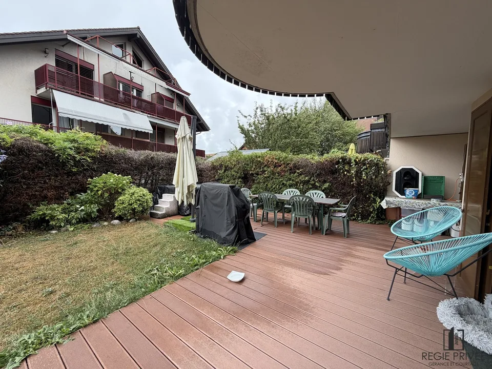 Bel appartement avec jardin et jacuzzi à Bottens