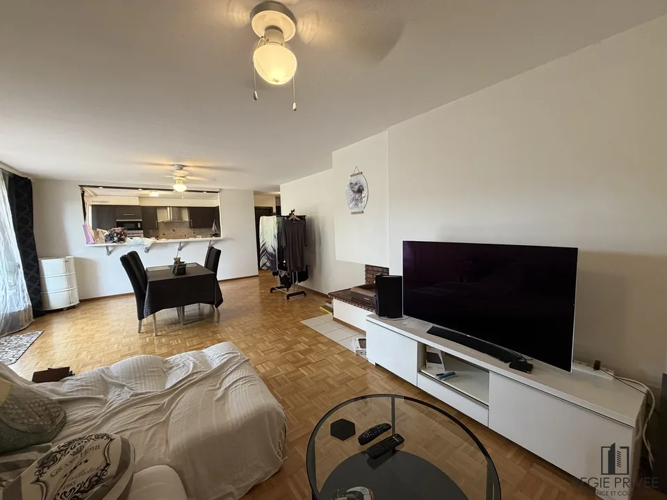 Bel appartement avec jardin et jacuzzi à Bottens