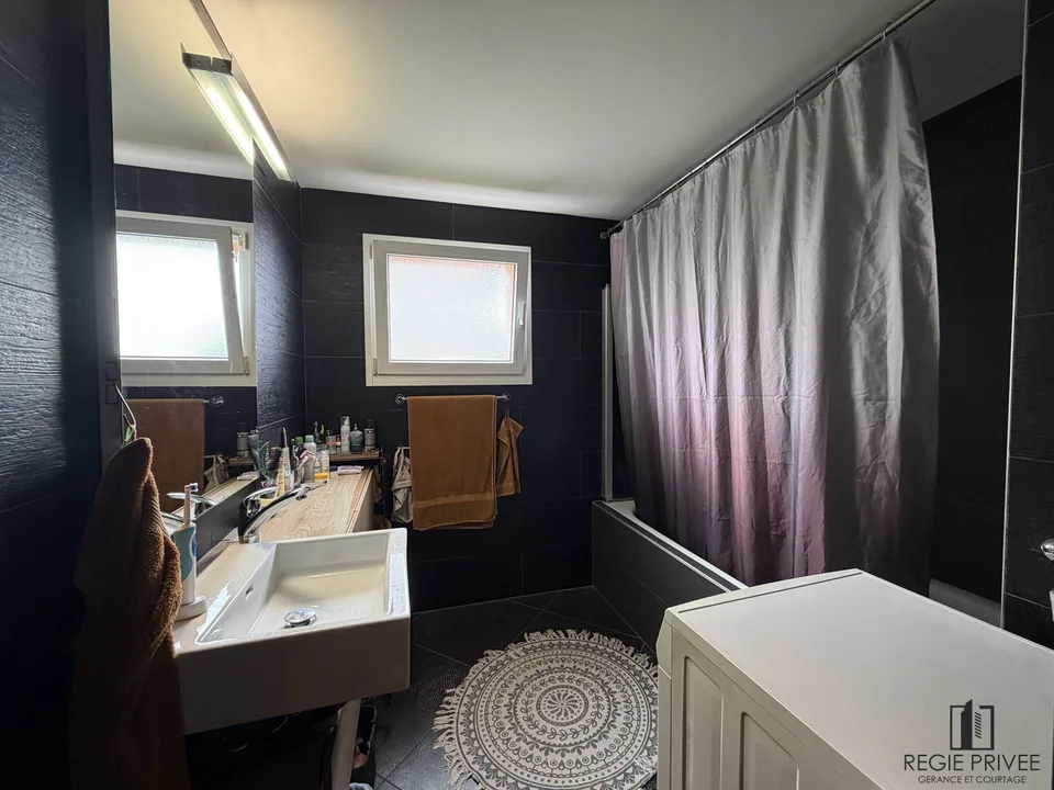 Bel appartement avec jardin et jacuzzi à Bottens