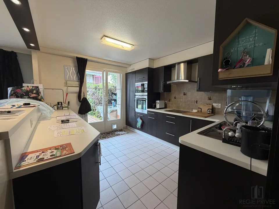 Bel appartement avec jardin et jacuzzi à Bottens