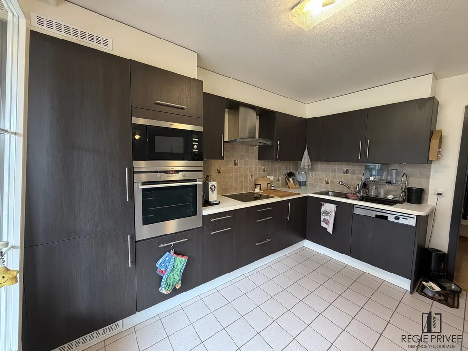 Bel appartement avec jardin et jacuzzi à Bottens