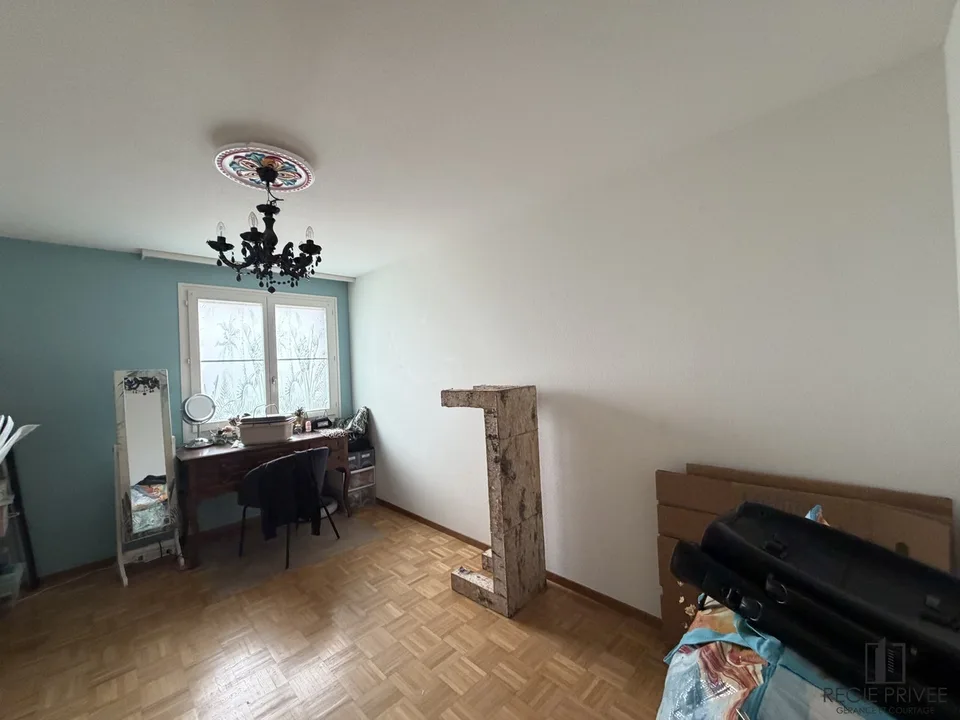 Bel appartement avec jardin et jacuzzi à Bottens