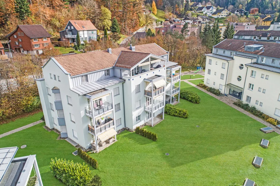 grosszügige und helle Wohnung – Foto 4 von 8