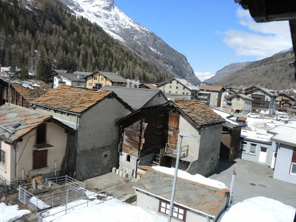 Appartamento tradizionale di 2,5 locali in una vecchia casa vallesana. – foto 8 di 13