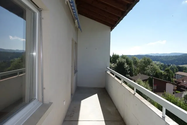 Beautiful 4 1/2-room apartment in Tramelan, located on the 3rd floor West