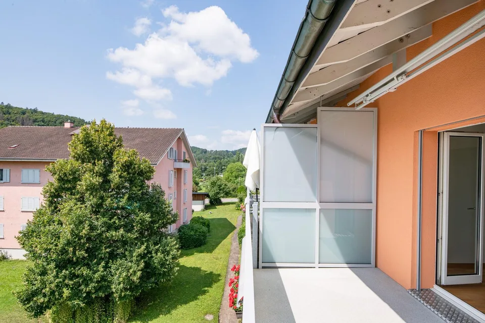 Appartement de rêve 3 pièces dans un excellent emplacement avec balcon donnant sur la verdure
