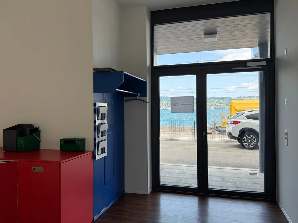 Modernes Büro oder Atelier mit Seeblick und nah zum Bahnhof – Foto 3 von 7