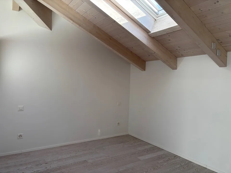 Appartement mansardé en location à Vacallo