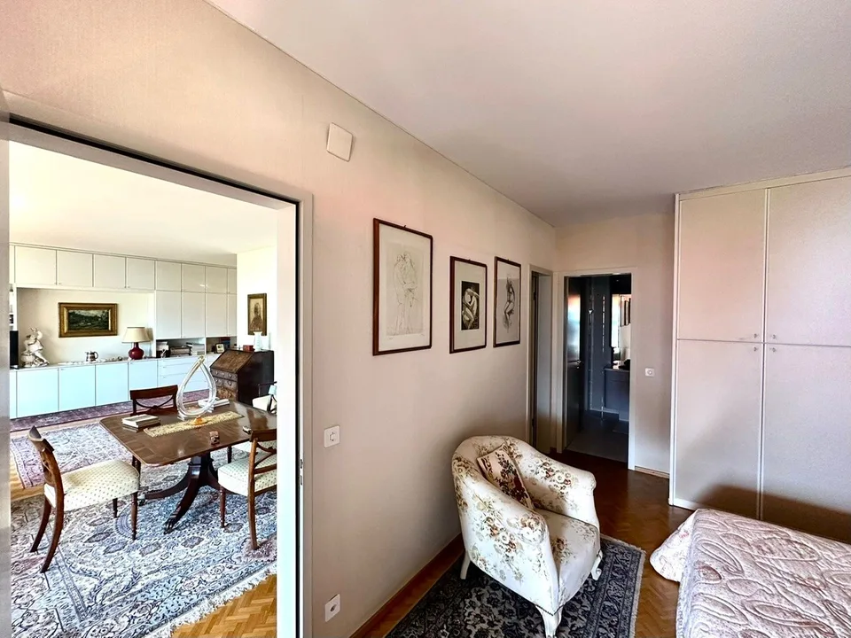Elegantes Appartement mit Seeblick-Terrasse – Foto 6 von 8