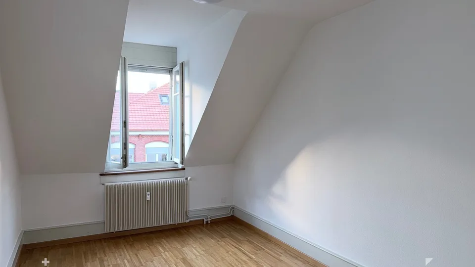 Beau + calme : 3 pièces appartement en vieux bâtiment près de la gare, Schöneggstr. 20, Biel