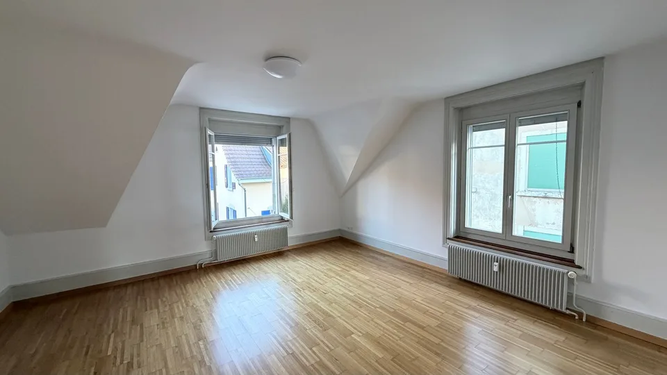 Beau + calme : 3 pièces appartement en vieux bâtiment près de la gare, Schöneggstr. 20, Biel