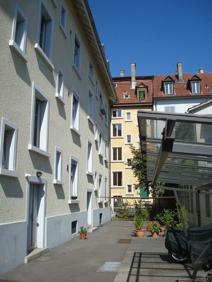 Beau + calme : 3 pièces appartement en vieux bâtiment près de la gare, Schöneggstr. 20, Biel