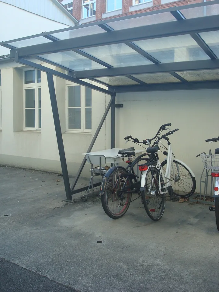Beau + calme : 3 pièces appartement en vieux bâtiment près de la gare, Schöneggstr. 20, Biel