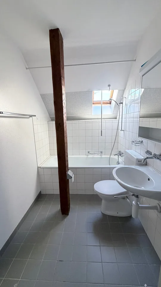 Beau + calme : 3 pièces appartement en vieux bâtiment près de la gare, Schöneggstr. 20, Biel