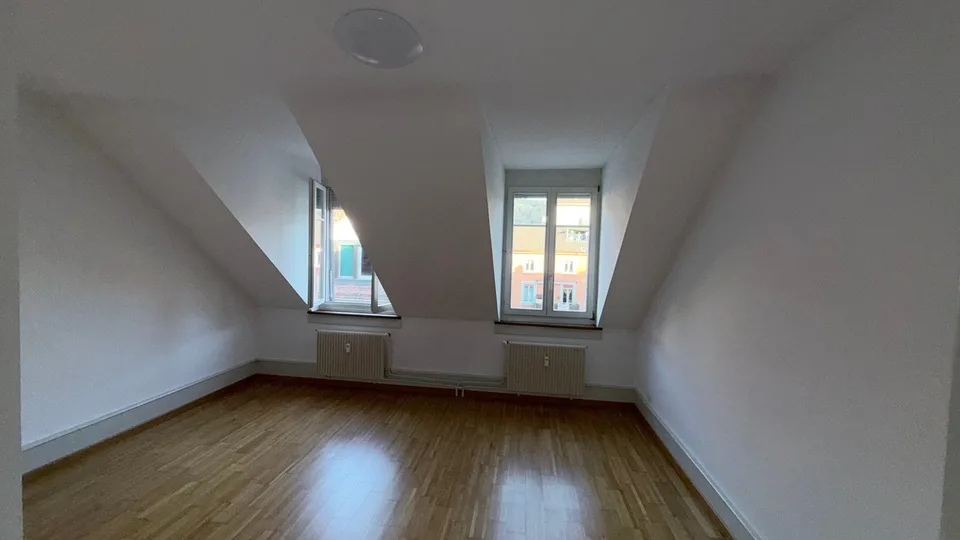 Beau + calme : 3 pièces appartement en vieux bâtiment près de la gare, Schöneggstr. 20, Biel