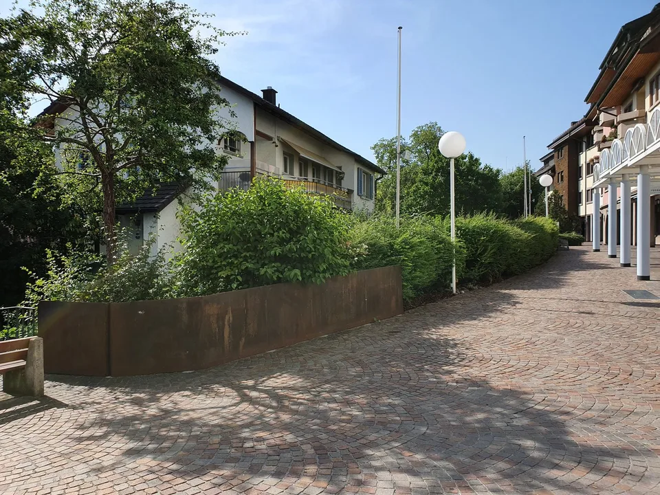 Renovierte 4.5-Zimmer-Dachwohnung mit Cheminée, Lift und Weitblick