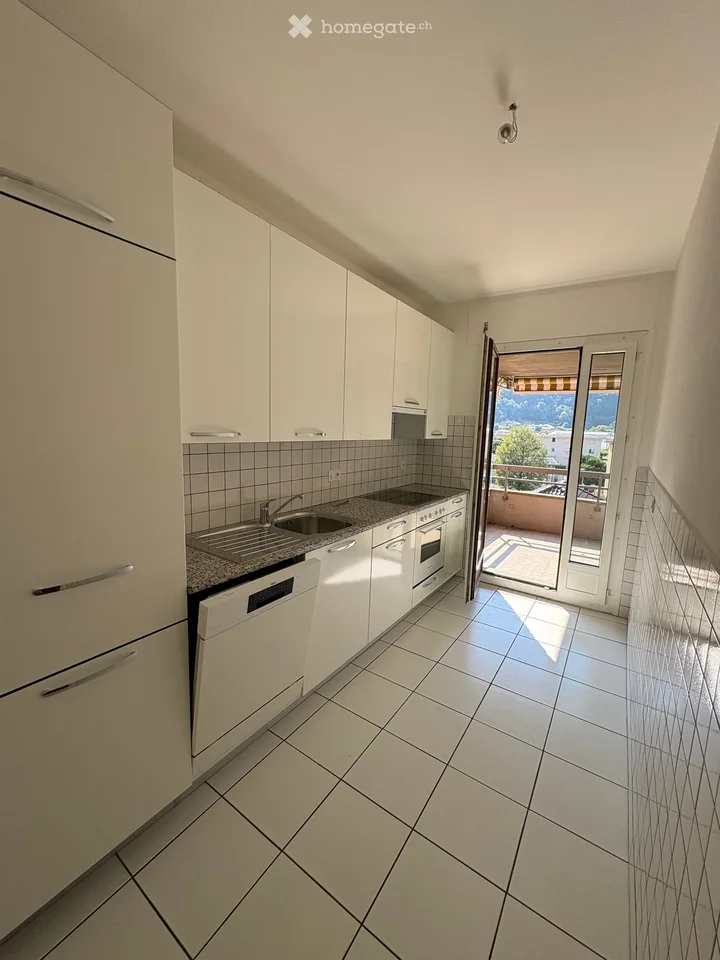 Appartement lumineux de 4,5 pièces à louer au troisième étage, d'une superficie de 110,72 m2