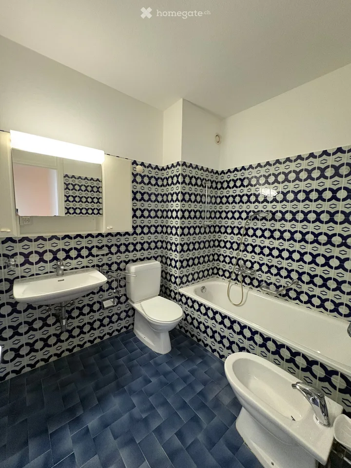 Appartement lumineux de 4,5 pièces à louer au troisième étage, d'une superficie de 110,72 m2