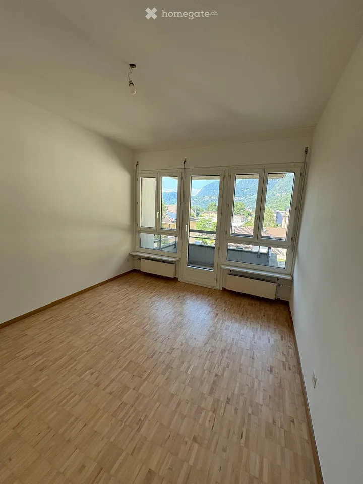 Appartement lumineux de 4,5 pièces à louer au troisième étage, d'une superficie de 110,72 m2