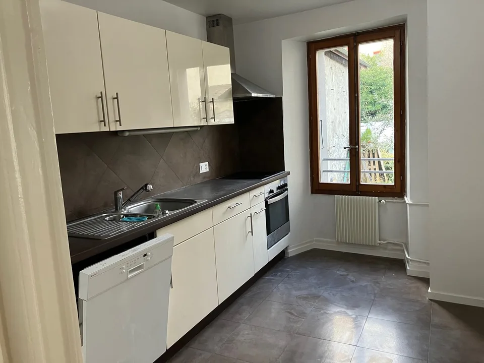 Charming 3-room apartment in a small rental building