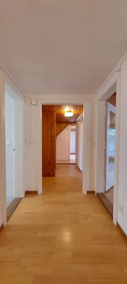 Gemütliche 3.5-Zimmer-Wohnung in Müntschemier – ab sofort verfügbar! – Foto 2 von 9