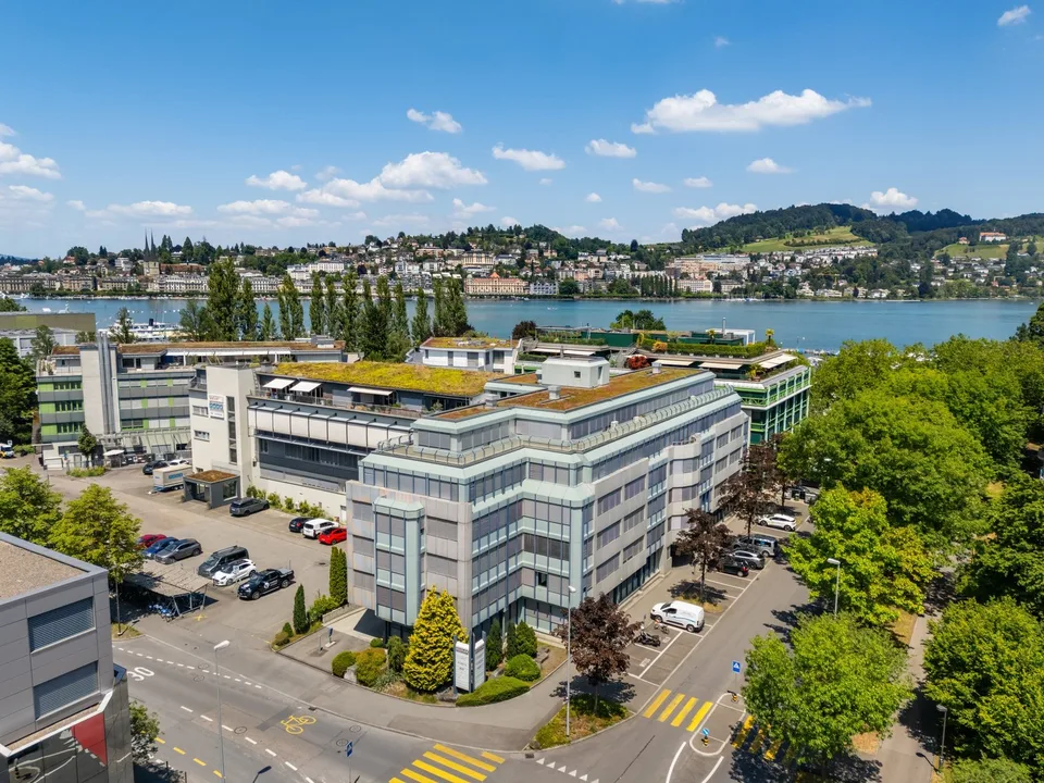 2293m2 Bürofläche im Stockwerkeigentum am Luzerner Alpenquai – Foto 2 von 14