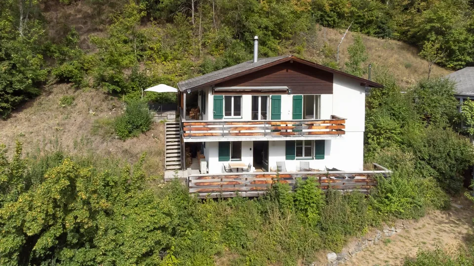 Chalet rénové et prêt à être occupé avec sauna et option d'achat d'un garage privé – photo 3 sur 30