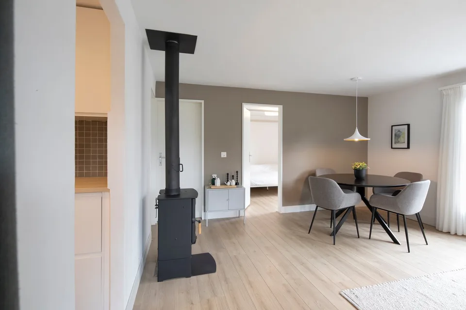 Chalet rénové et prêt à être occupé avec sauna et option d'achat d'un garage privé – photo 6 sur 30