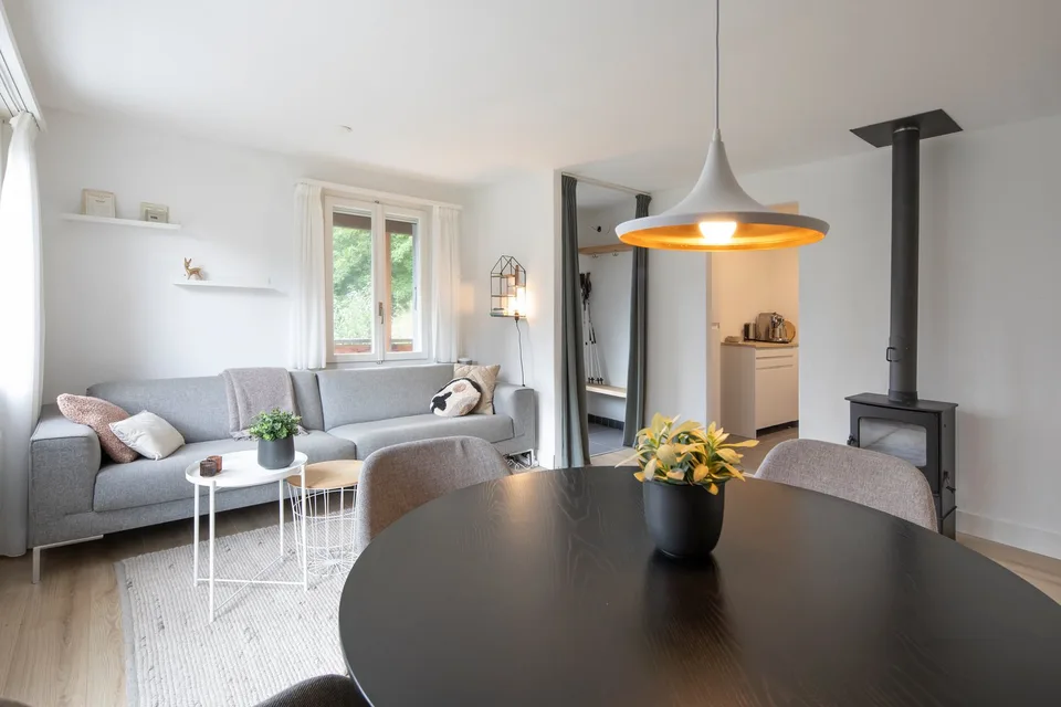 Chalet rénové et prêt à être occupé avec sauna et option d'achat d'un garage privé – photo 7 sur 30