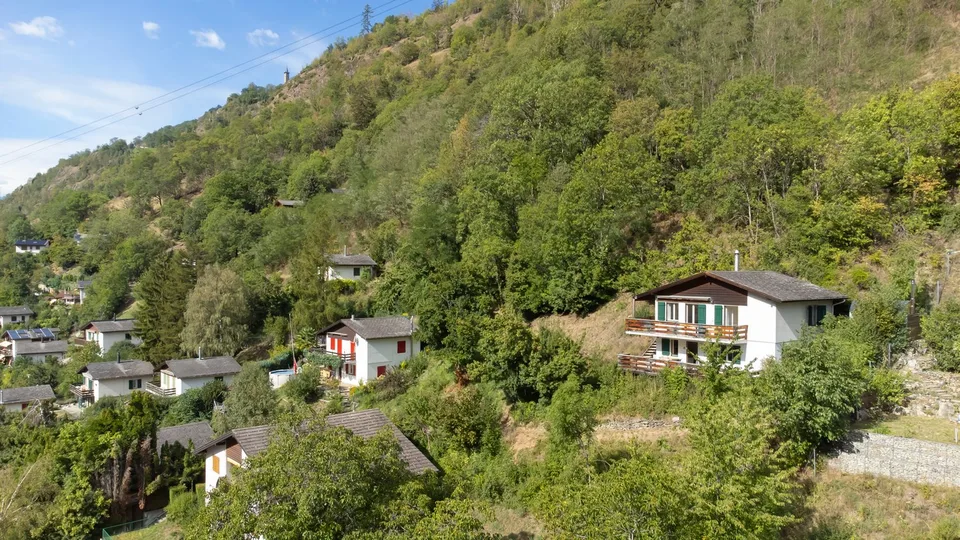 Chalet rénové et prêt à être occupé avec sauna et option d'achat d'un garage privé – photo 2 sur 30