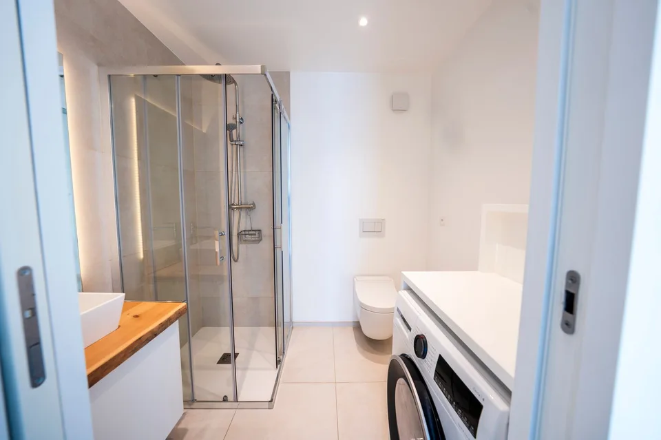 3.5 rooms renovated 86m2, panoramic lake view and 25m balcony