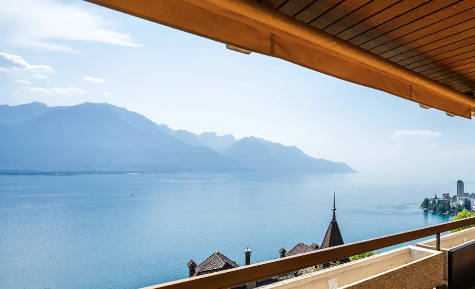 3.5 rooms renovated 86m2, panoramic lake view and 25m balcony