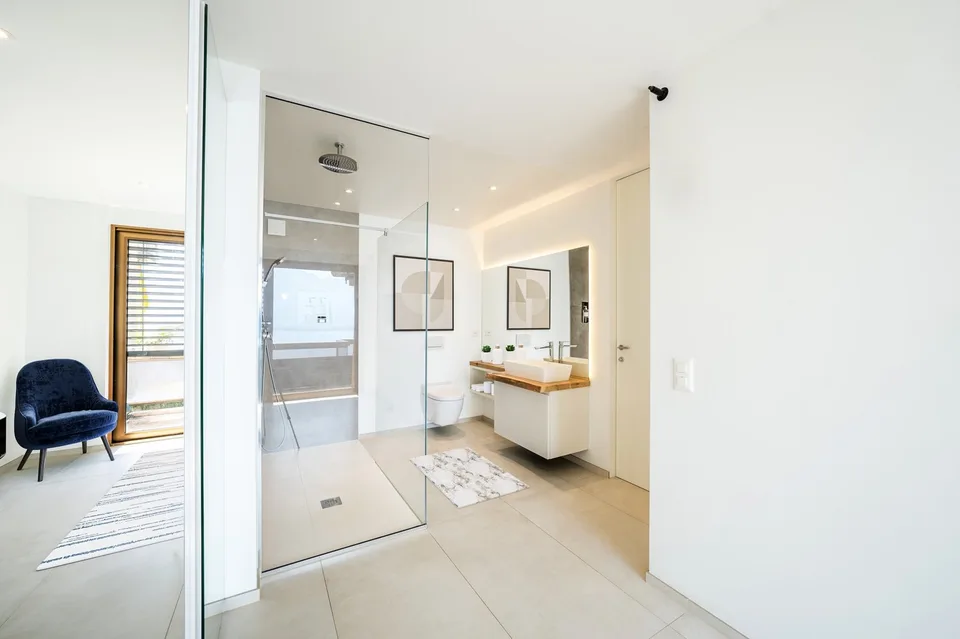 3.5 rooms renovated 86m2, panoramic lake view and 25m balcony