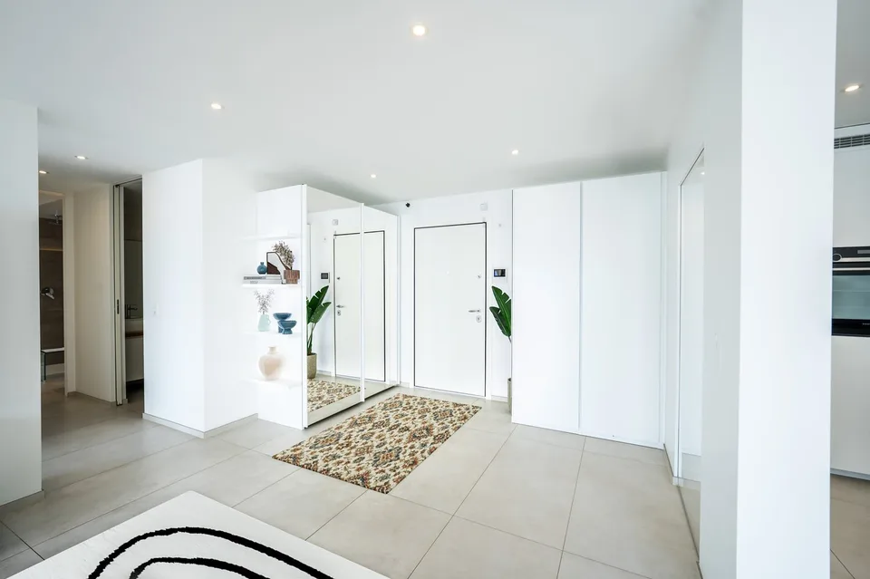 3.5 rooms renovated 86m2, panoramic lake view and 25m balcony