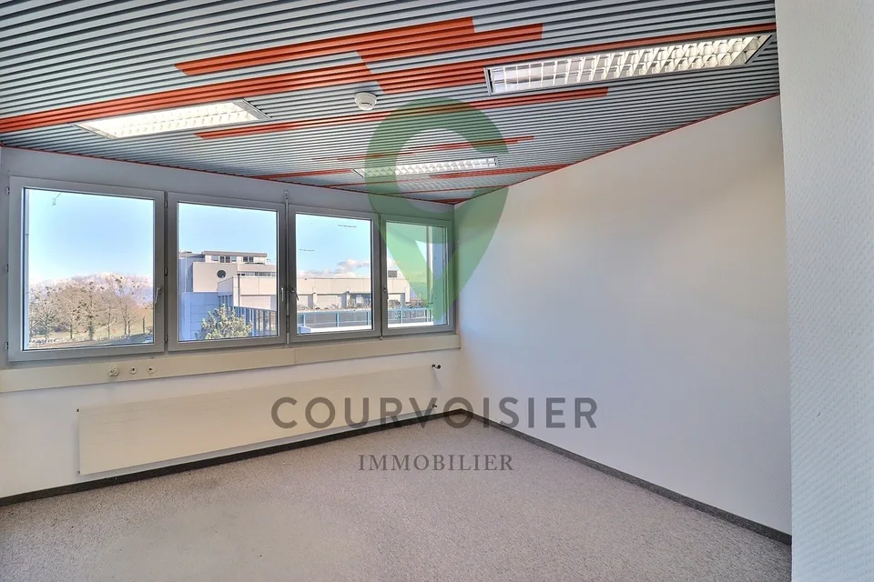 VOS NOUVEAUX LOCAUX DANS LA ZONE DE LA PLAINE DE L'ASSE À NYON – foto 5 di 13