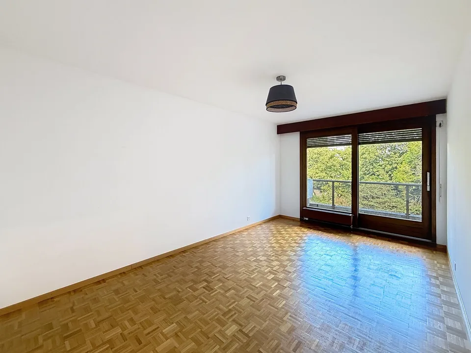 Spacious 5-Room Apartment with Indoor Pool Access in Florissant, Geneva – photo 7 sur 13