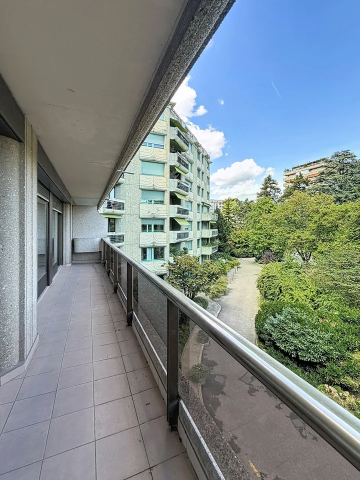 Spacious 5-Room Apartment with Indoor Pool Access in Florissant, Geneva – photo 13 sur 13