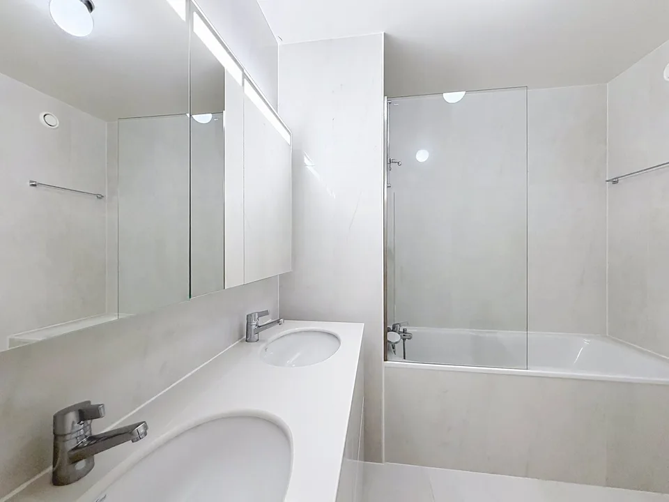 Spacious 5-Room Apartment with Indoor Pool Access in Florissant, Geneva – photo 12 sur 13