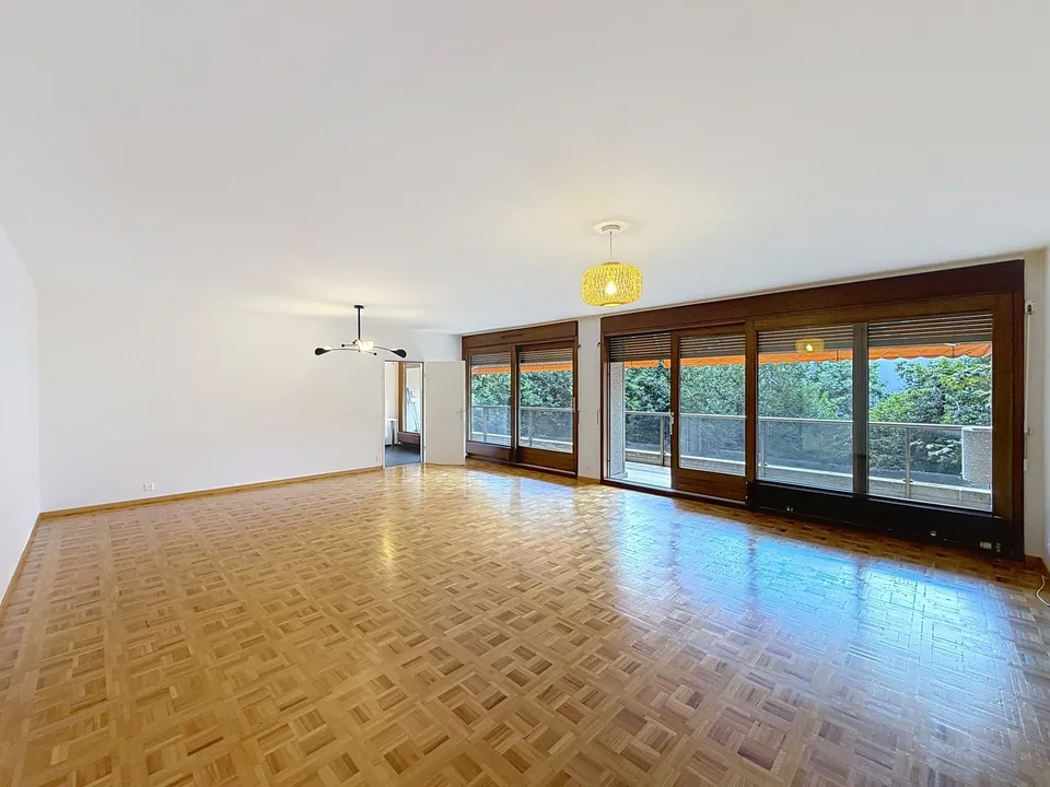 Spacious 5-Room Apartment with Indoor Pool Access in Florissant, Geneva – photo 2 sur 13